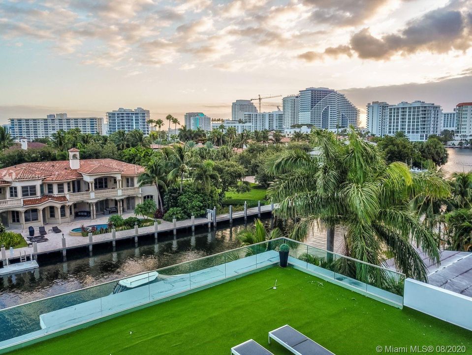 Vendido Recientemente: $4,999,000 (5 camas, 6 baños, 6306 Pies cuadrados)