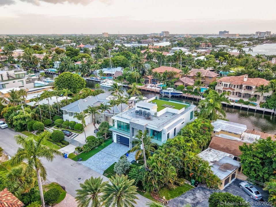Vendido Recientemente: $4,999,000 (5 camas, 6 baños, 6306 Pies cuadrados)