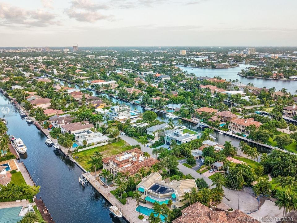 Vendido Recientemente: $4,999,000 (5 camas, 6 baños, 6306 Pies cuadrados)
