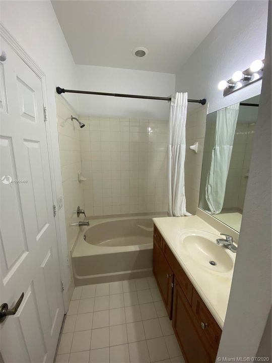 Recently Sold: $230,000 (2 beds, 2 baths, 1240 Square Feet)