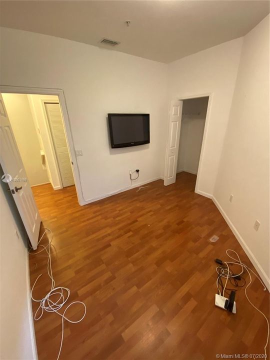 Recently Sold: $230,000 (2 beds, 2 baths, 1240 Square Feet)