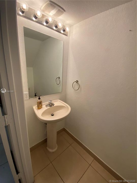 Recently Sold: $230,000 (2 beds, 2 baths, 1240 Square Feet)