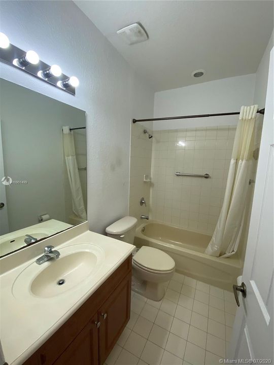 Recently Sold: $230,000 (2 beds, 2 baths, 1240 Square Feet)