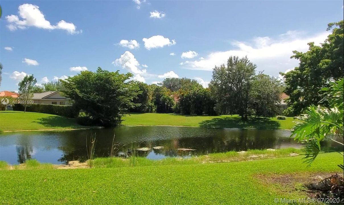 Vendido Recientemente: $595,000 (4 camas, 3 baños, 2599 Pies cuadrados)