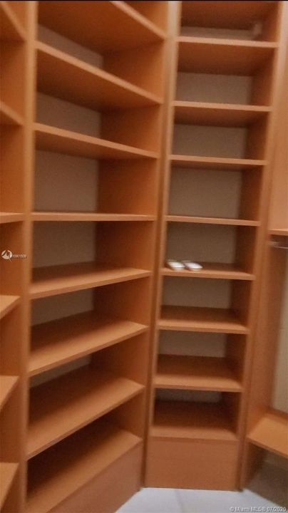 Vendido Recientemente: $595,000 (4 camas, 3 baños, 2599 Pies cuadrados)