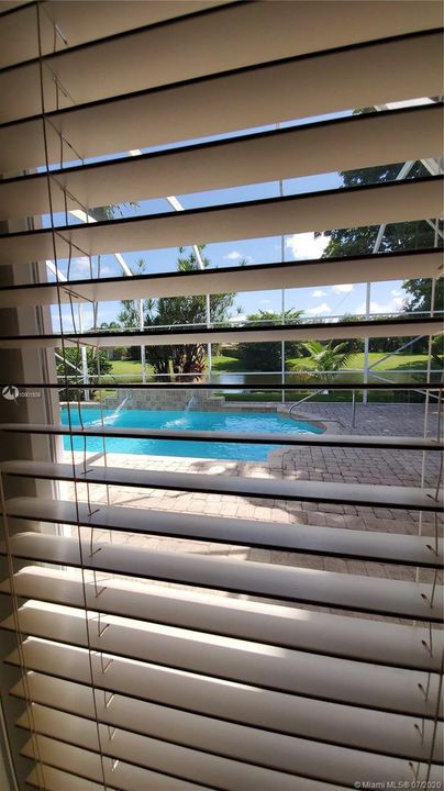 Vendido Recientemente: $595,000 (4 camas, 3 baños, 2599 Pies cuadrados)