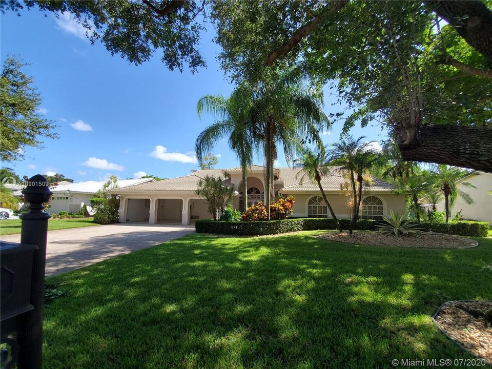 Vendido Recientemente: $595,000 (4 camas, 3 baños, 2599 Pies cuadrados)