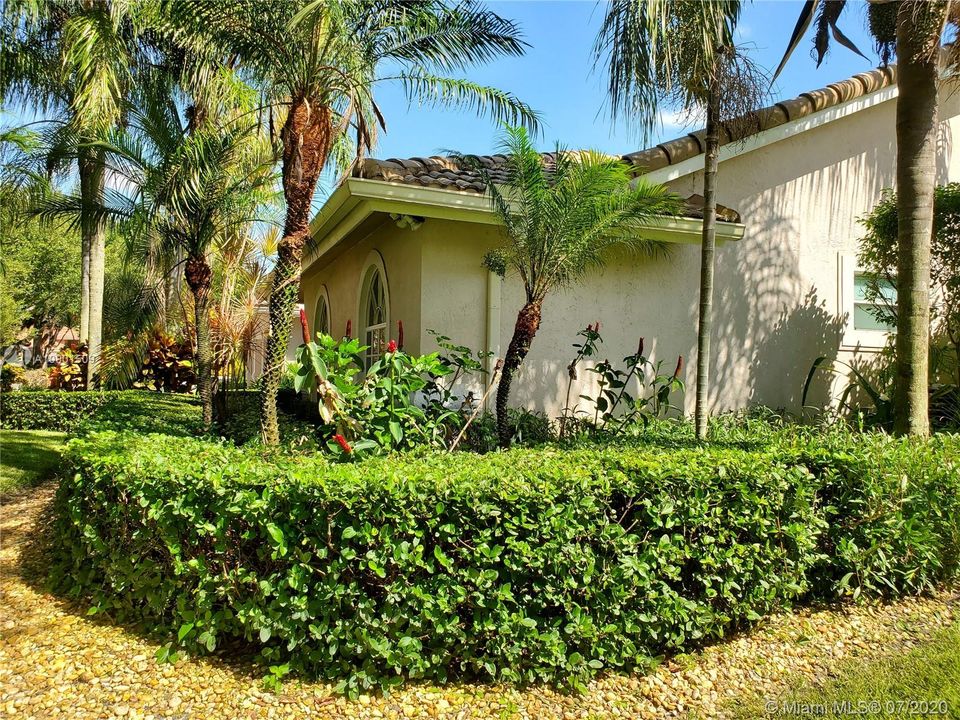 Vendido Recientemente: $595,000 (4 camas, 3 baños, 2599 Pies cuadrados)