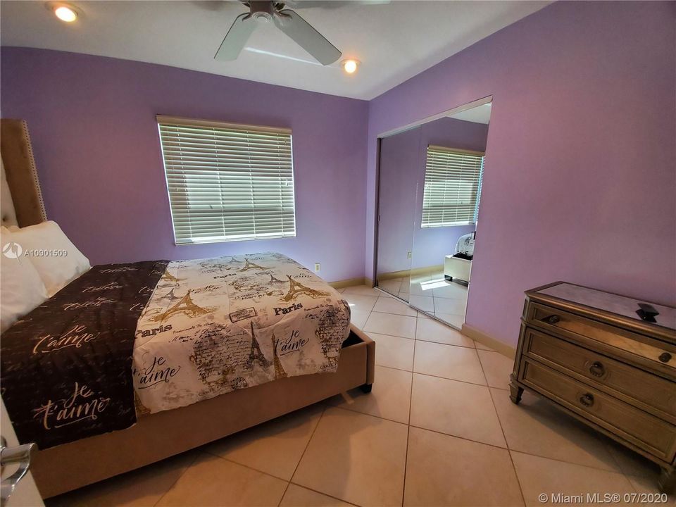 Vendido Recientemente: $595,000 (4 camas, 3 baños, 2599 Pies cuadrados)