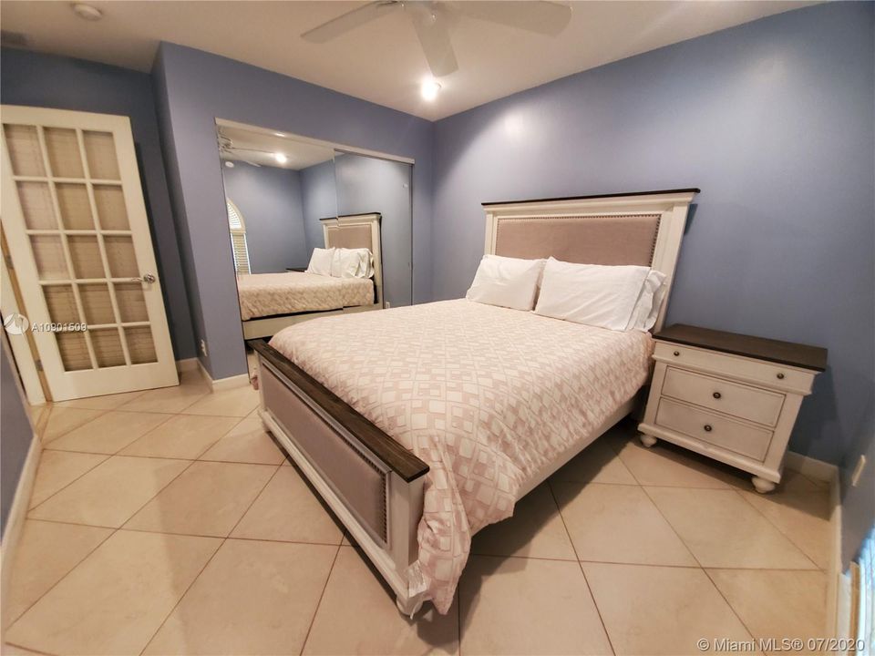 Vendido Recientemente: $595,000 (4 camas, 3 baños, 2599 Pies cuadrados)