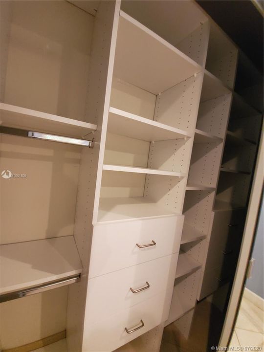 Vendido Recientemente: $595,000 (4 camas, 3 baños, 2599 Pies cuadrados)