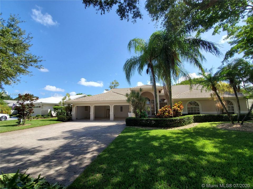 Vendido Recientemente: $595,000 (4 camas, 3 baños, 2599 Pies cuadrados)
