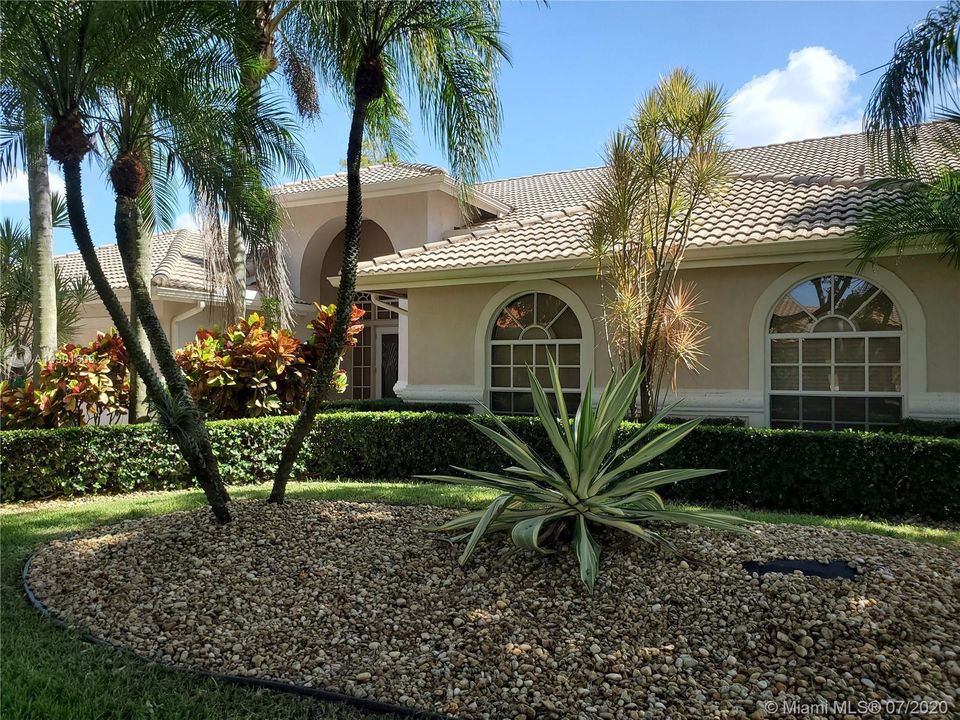 Vendido Recientemente: $595,000 (4 camas, 3 baños, 2599 Pies cuadrados)