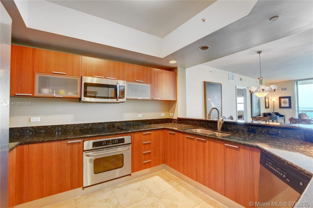 Недавно продано: $349,000 (2 спален, 2 ванн, 1609 Квадратных фут)