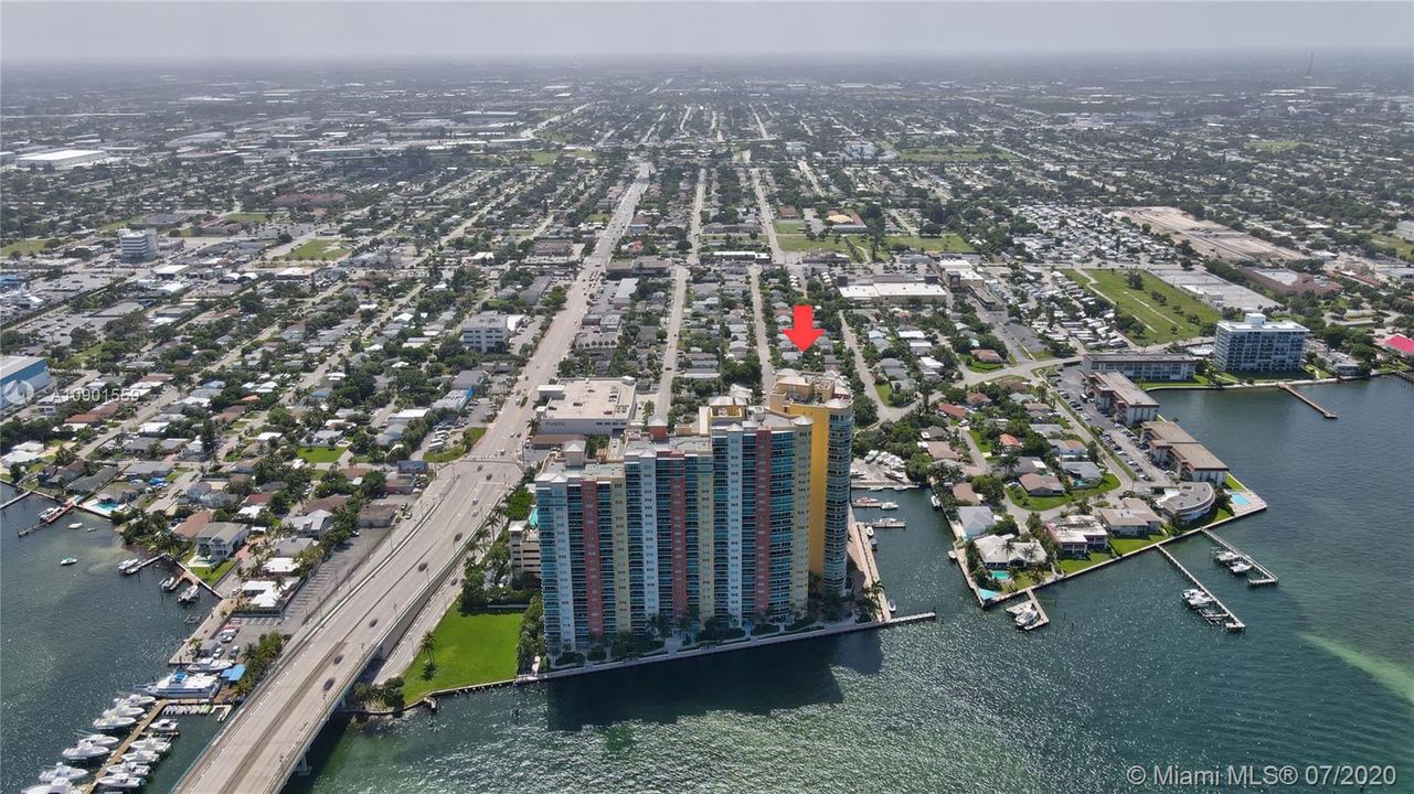 Недавно продано: $349,000 (2 спален, 2 ванн, 1609 Квадратных фут)