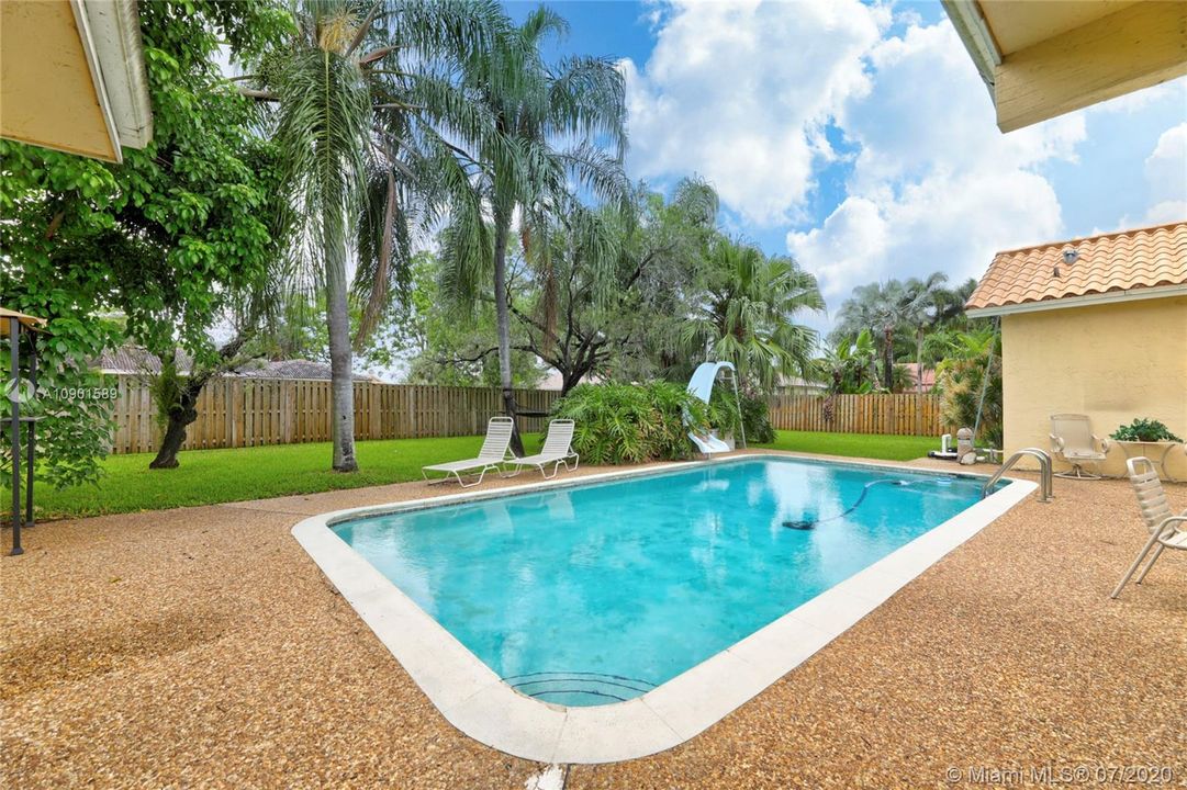 Vendido Recientemente: $547,900 (5 camas, 2 baños, 3154 Pies cuadrados)