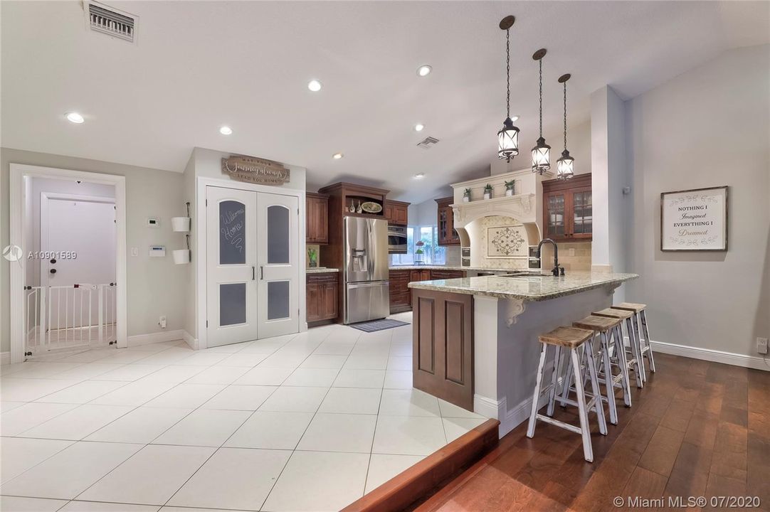 Vendido Recientemente: $547,900 (5 camas, 2 baños, 3154 Pies cuadrados)