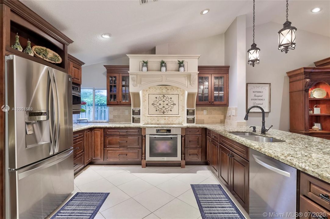 Vendido Recientemente: $547,900 (5 camas, 2 baños, 3154 Pies cuadrados)