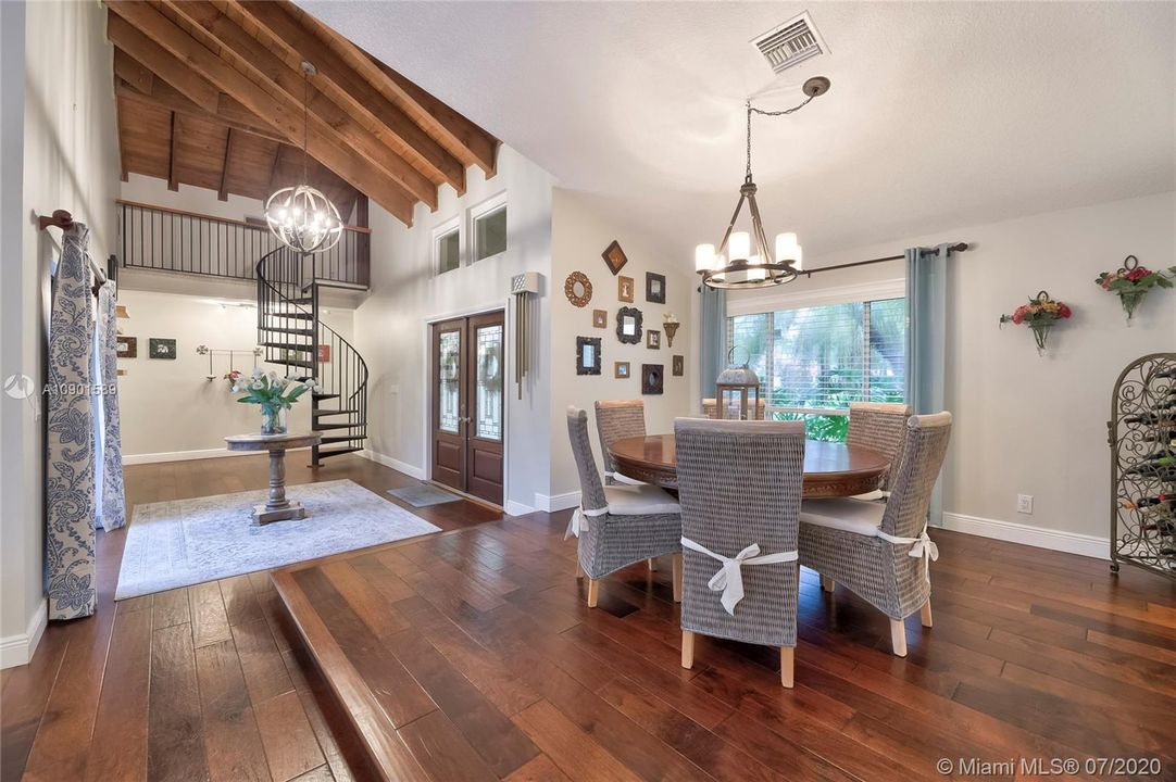 Vendido Recientemente: $547,900 (5 camas, 2 baños, 3154 Pies cuadrados)