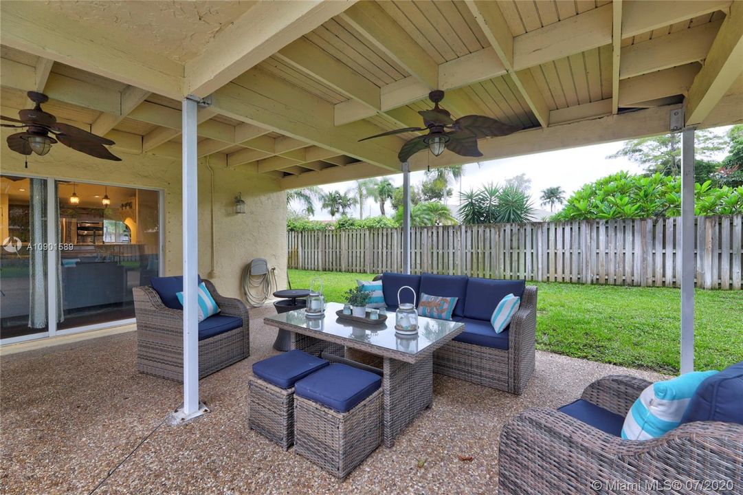Vendido Recientemente: $547,900 (5 camas, 2 baños, 3154 Pies cuadrados)