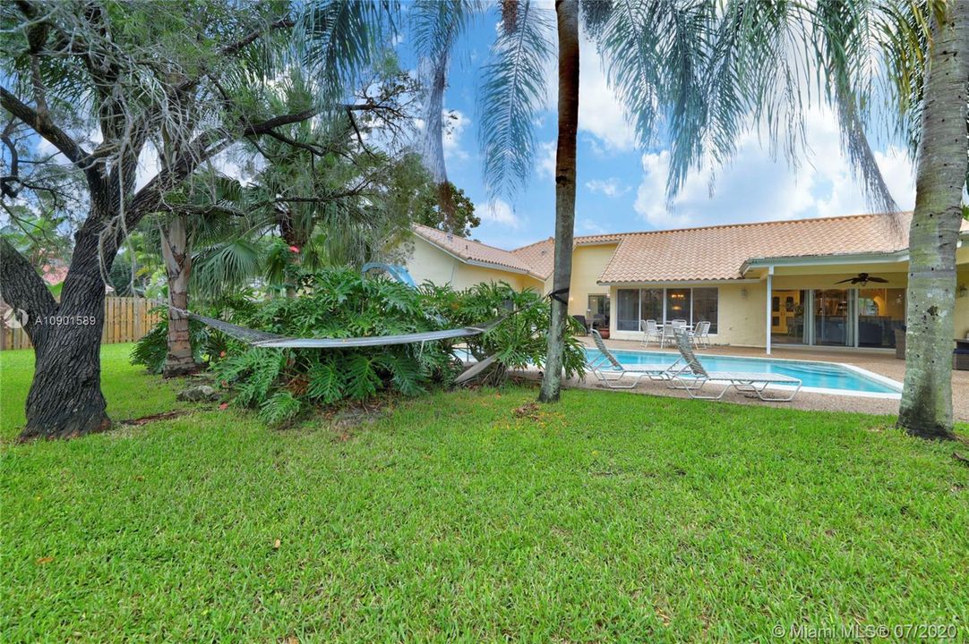 Vendido Recientemente: $547,900 (5 camas, 2 baños, 3154 Pies cuadrados)