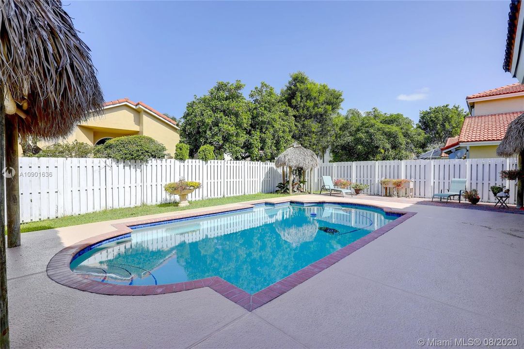 Vendido Recientemente: $499,000 (4 camas, 2 baños, 2586 Pies cuadrados)