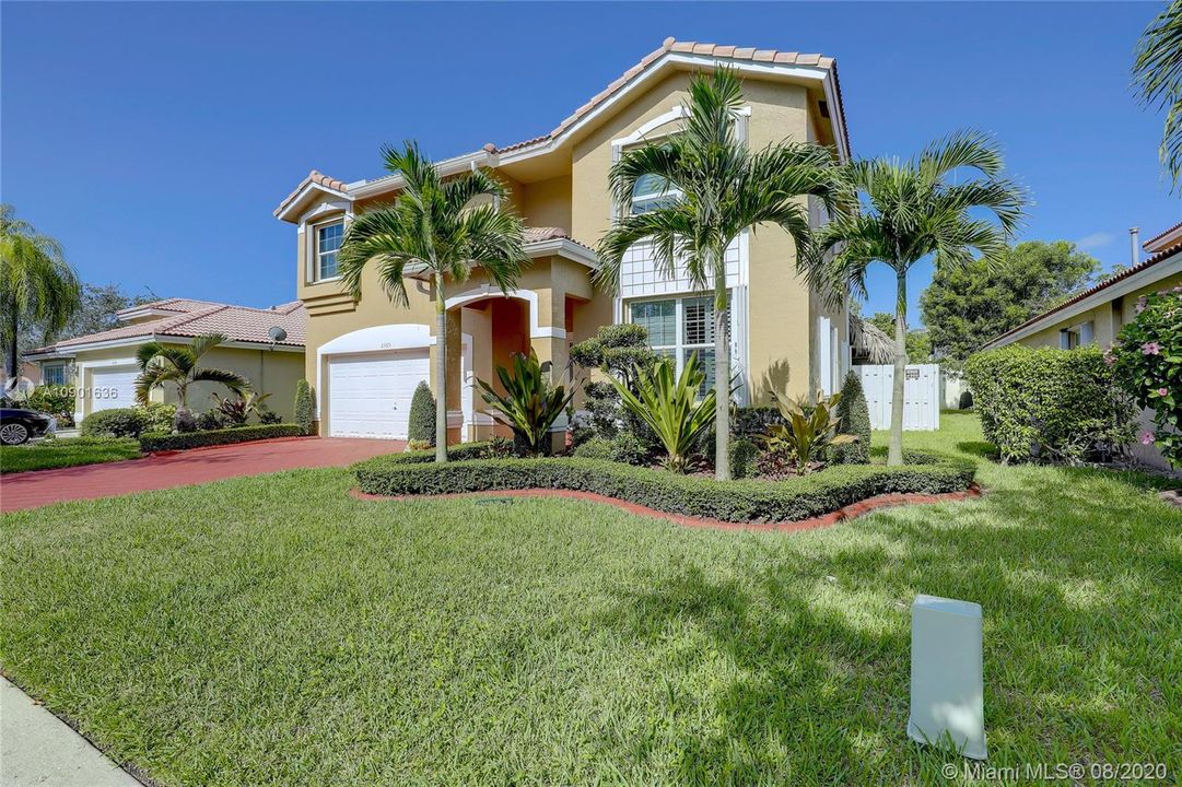 Vendido Recientemente: $499,000 (4 camas, 2 baños, 2586 Pies cuadrados)