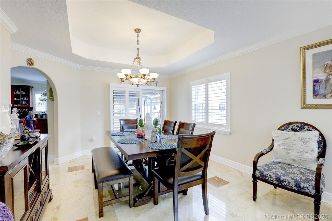 Vendido Recientemente: $499,000 (4 camas, 2 baños, 2586 Pies cuadrados)