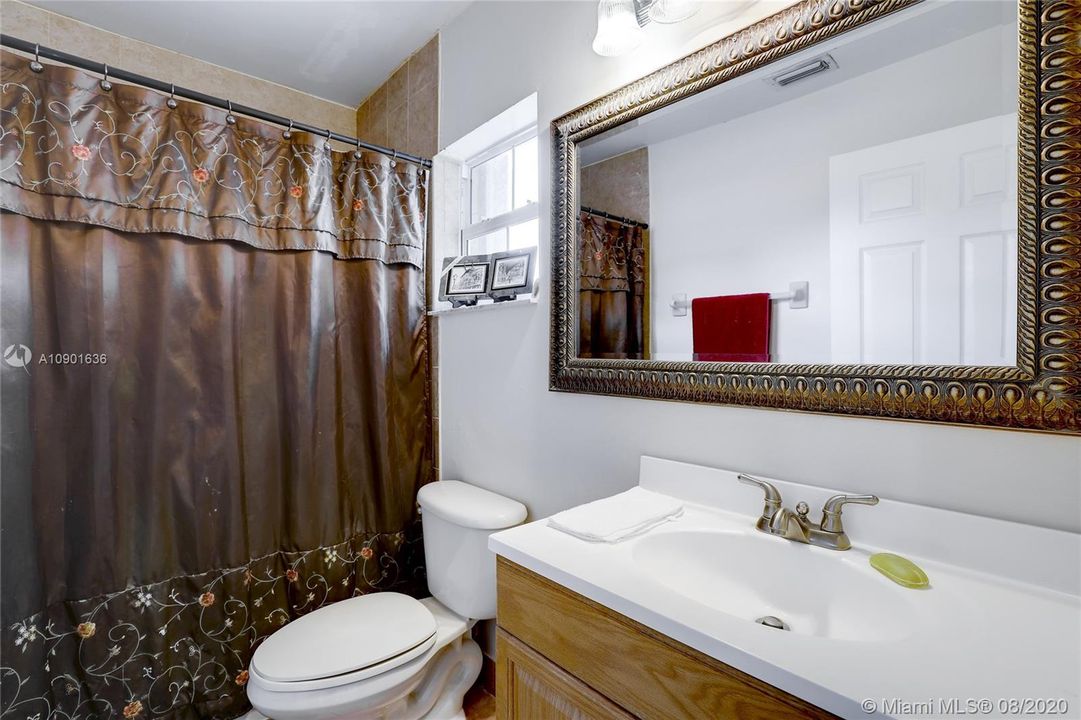 Vendido Recientemente: $499,000 (4 camas, 2 baños, 2586 Pies cuadrados)