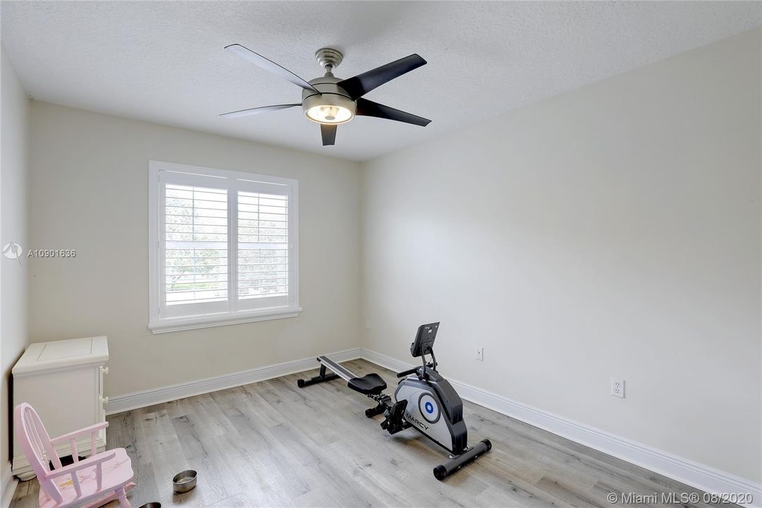 Vendido Recientemente: $499,000 (4 camas, 2 baños, 2586 Pies cuadrados)