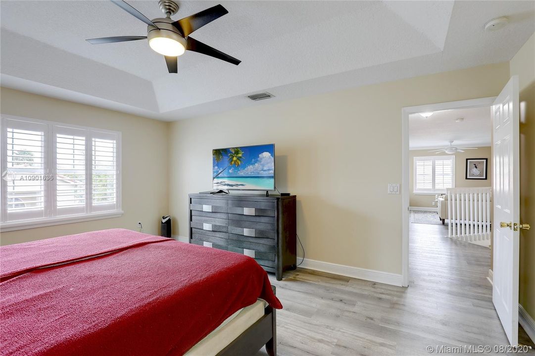 Vendido Recientemente: $499,000 (4 camas, 2 baños, 2586 Pies cuadrados)