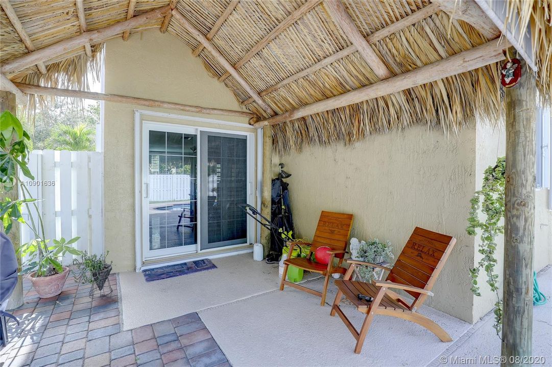 Vendido Recientemente: $499,000 (4 camas, 2 baños, 2586 Pies cuadrados)