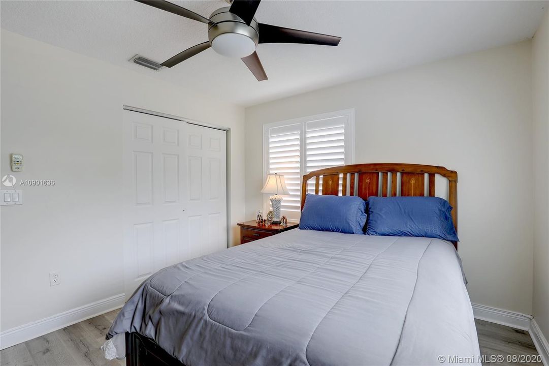 Vendido Recientemente: $499,000 (4 camas, 2 baños, 2586 Pies cuadrados)
