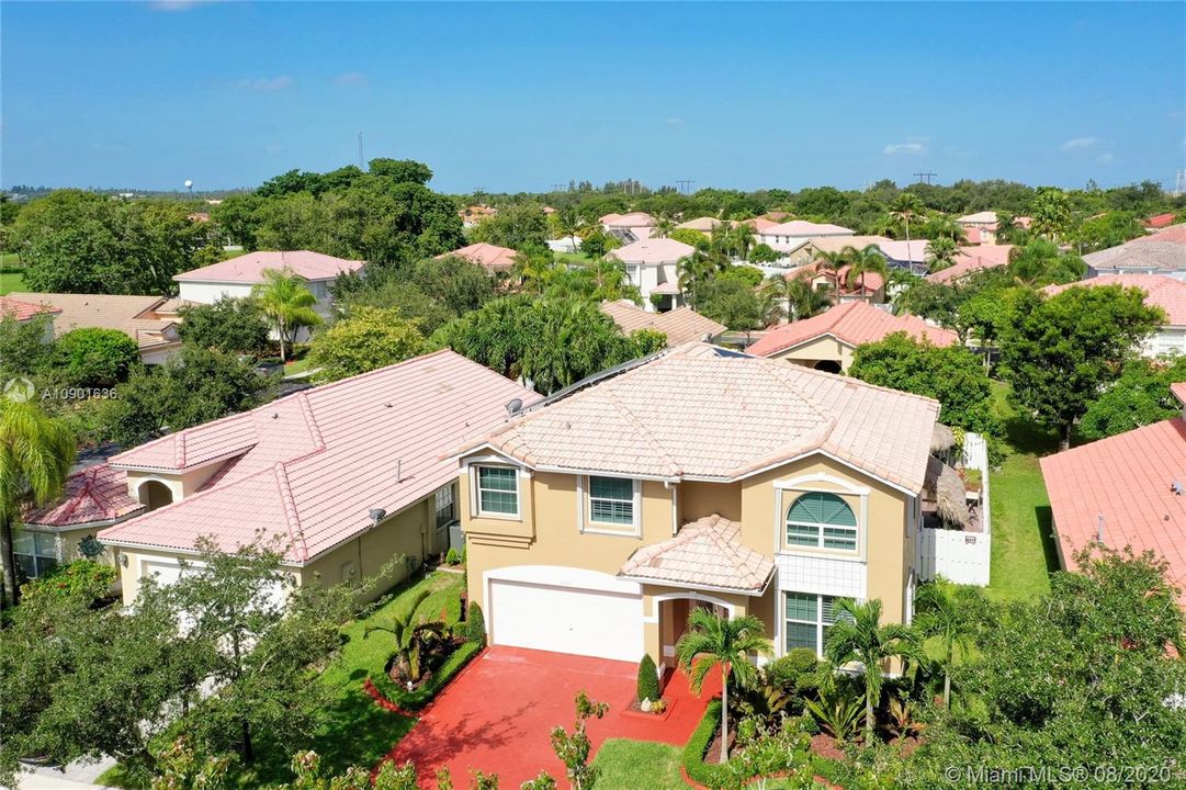 Vendido Recientemente: $499,000 (4 camas, 2 baños, 2586 Pies cuadrados)