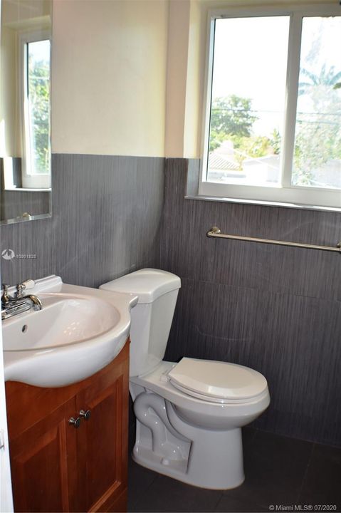 最近租的: $1,850 (2 贝兹, 1 浴室, 2797 平方英尺)