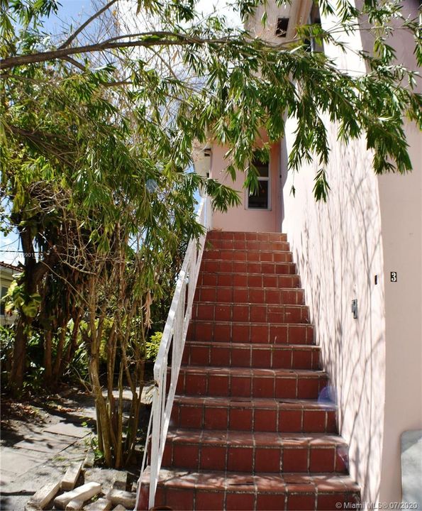 最近租的: $1,850 (2 贝兹, 1 浴室, 2797 平方英尺)