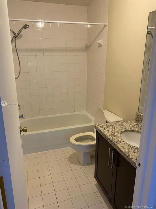 Recently Rented: $1,650 (2 beds, 2 baths, 987 Square Feet)