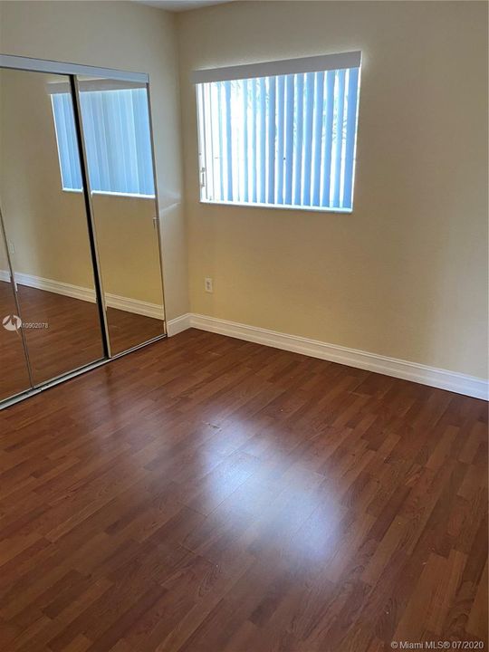 Recently Rented: $1,650 (2 beds, 2 baths, 987 Square Feet)