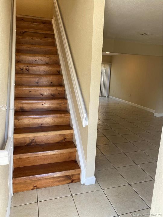 Recently Rented: $1,650 (2 beds, 2 baths, 987 Square Feet)