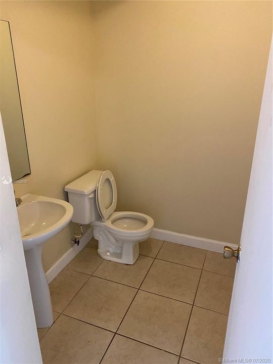 Recently Rented: $1,650 (2 beds, 2 baths, 987 Square Feet)