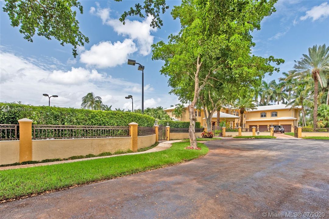 Vendido Recientemente: $1,895,000 (9 camas, 9 baños, 8346 Pies cuadrados)