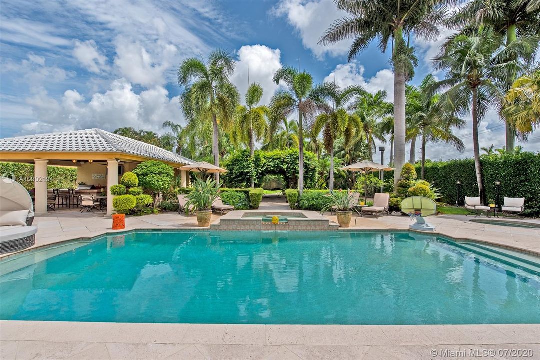 Vendido Recientemente: $1,895,000 (9 camas, 9 baños, 8346 Pies cuadrados)