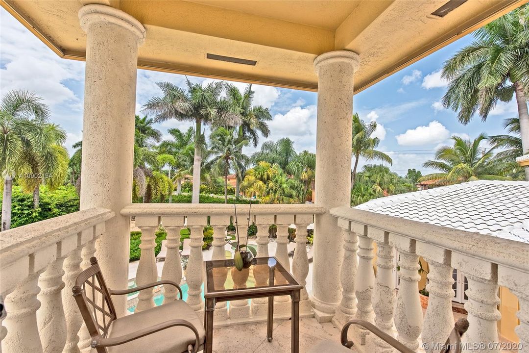 Vendido Recientemente: $1,895,000 (9 camas, 9 baños, 8346 Pies cuadrados)