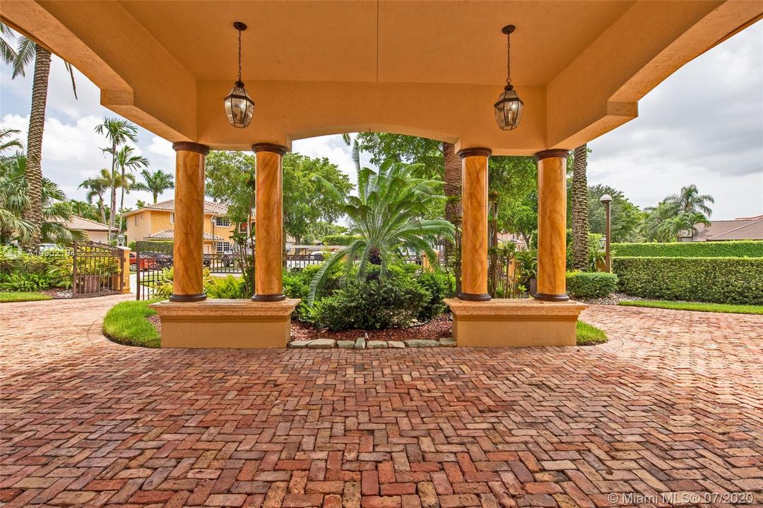 Vendido Recientemente: $1,895,000 (9 camas, 9 baños, 8346 Pies cuadrados)