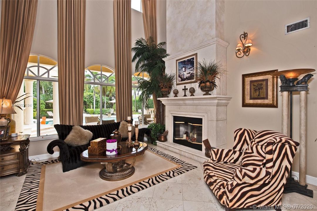 Vendido Recientemente: $1,895,000 (9 camas, 9 baños, 8346 Pies cuadrados)