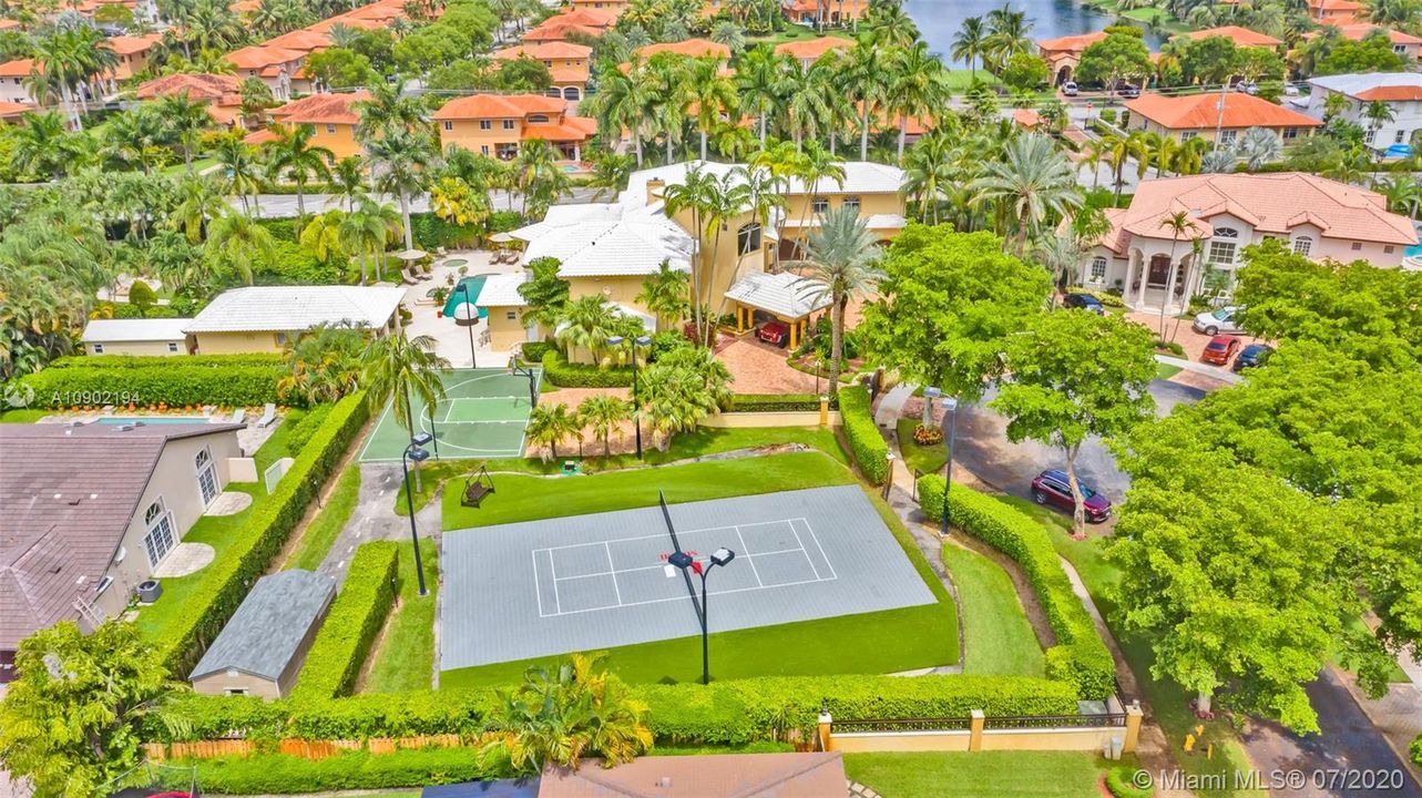 Vendido Recientemente: $1,895,000 (9 camas, 9 baños, 8346 Pies cuadrados)