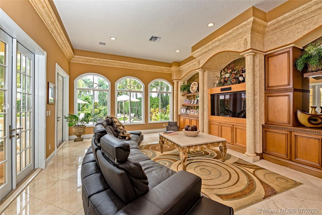 Vendido Recientemente: $1,895,000 (9 camas, 9 baños, 8346 Pies cuadrados)