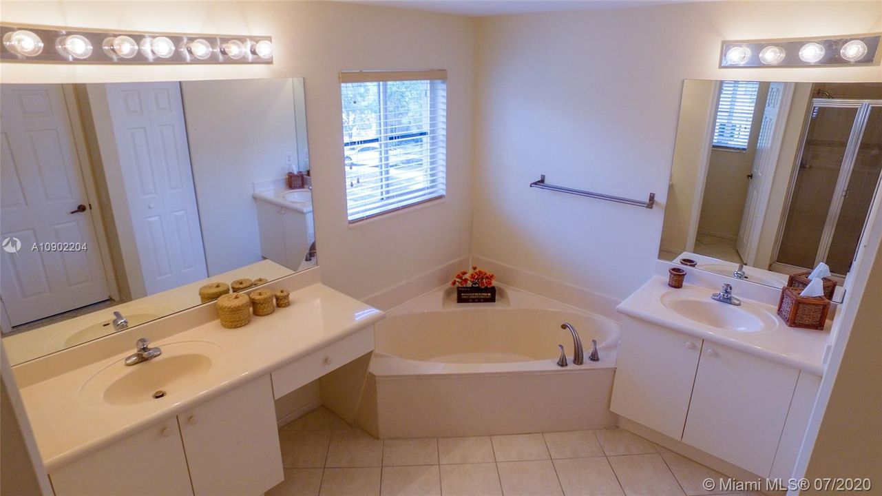 Recently Rented: $4,000 (6 beds, 4 baths, 3122 Square Feet)