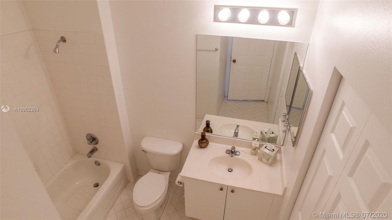 Recently Rented: $4,000 (6 beds, 4 baths, 3122 Square Feet)
