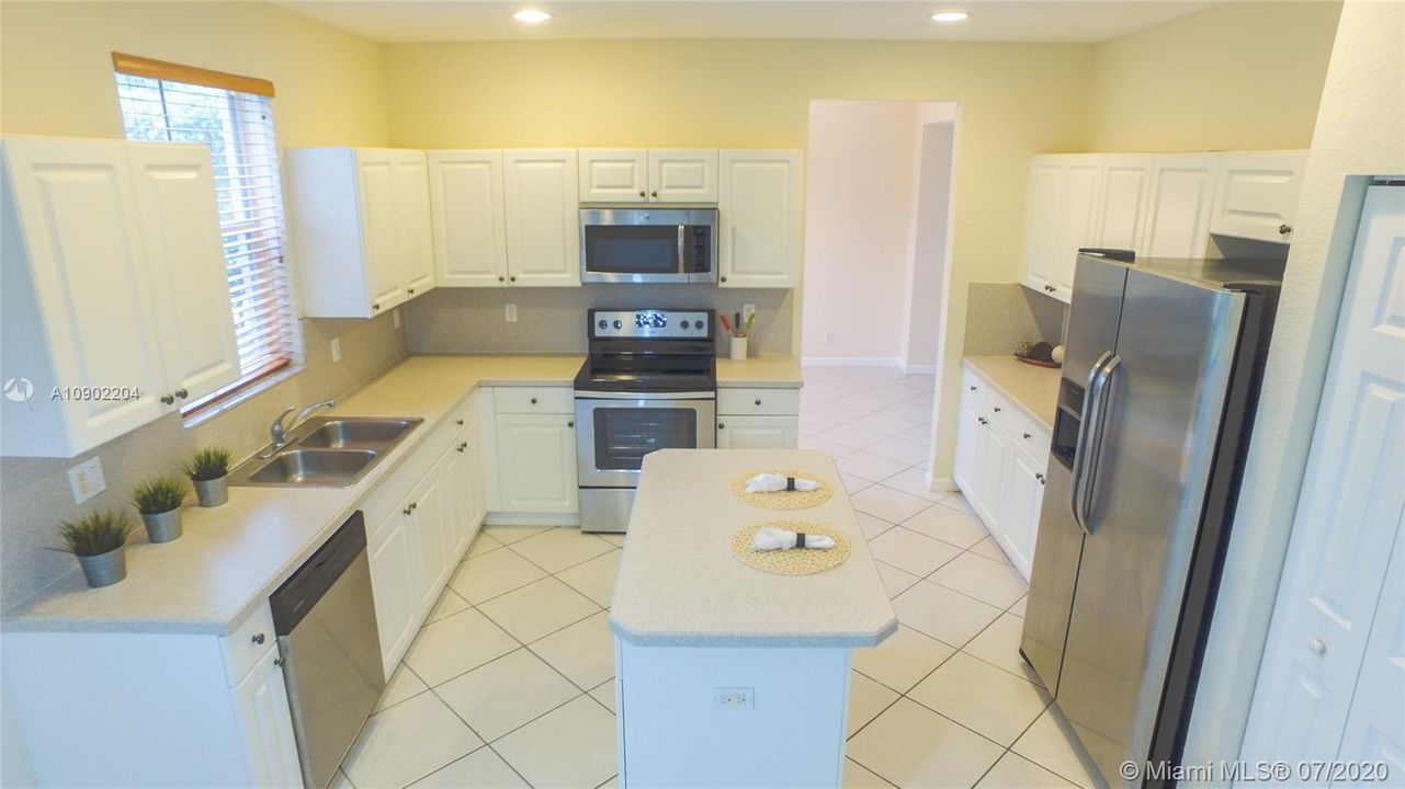 Recently Rented: $4,000 (6 beds, 4 baths, 3122 Square Feet)